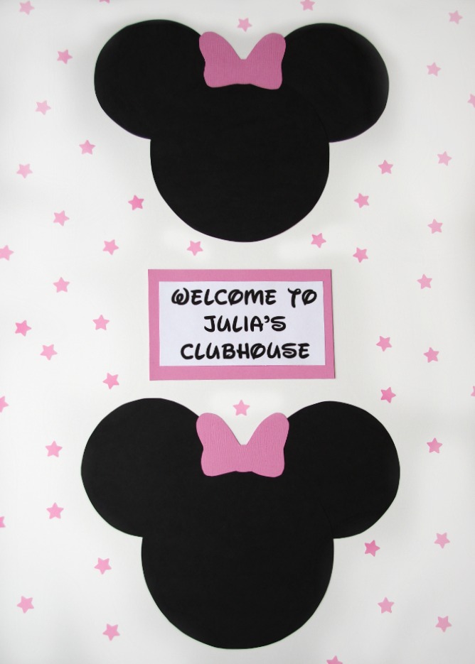 Minnie Mouse, Minnie Mouse Birthday Party, Minnie Decorations, Front Door Party Decorations, Free Disney Font, Minnie Mouse Welcome Sign