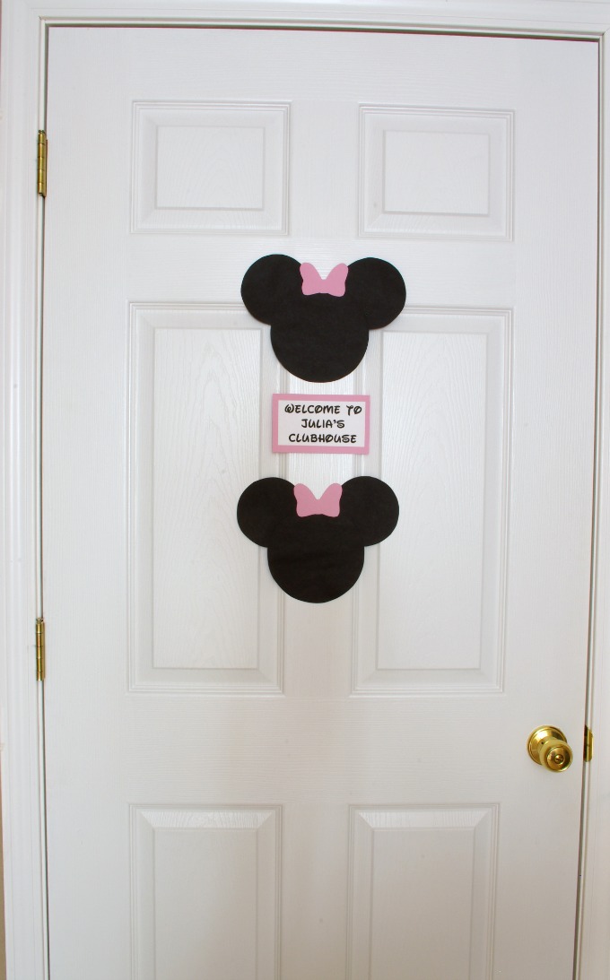 Minnie Mouse, Minnie Mouse Birthday Party, Minnie Decorations, Front Door Party Decorations, Free Disney Font, Minnie Mouse Welcome Sign