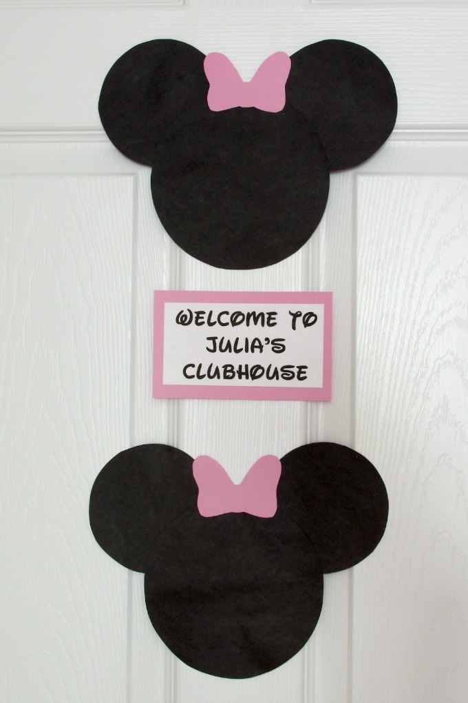 Minnie Mouse, Minnie Mouse Birthday Party, Minnie Decorations, Front Door Party Decorations, Free Disney Font, Minnie Mouse Welcome Sign