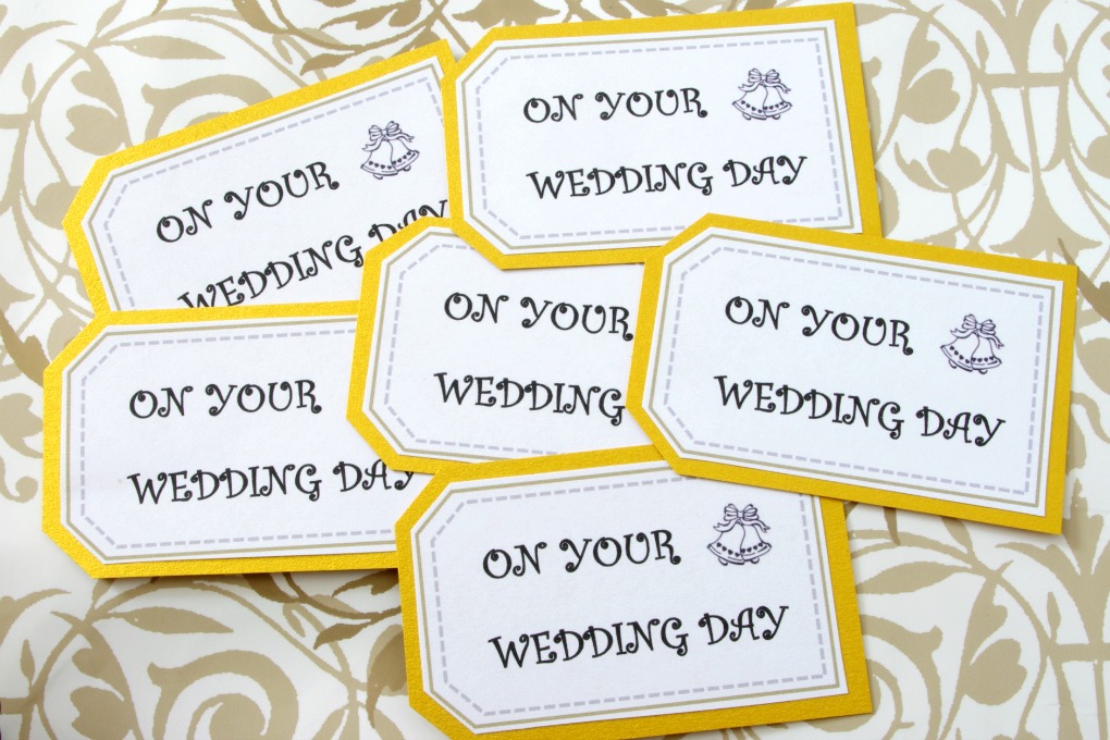 Check out this post to snag some free printable wedding tags! These fun gift tags will look great on any wedding present! | #gift #gifttag #printable