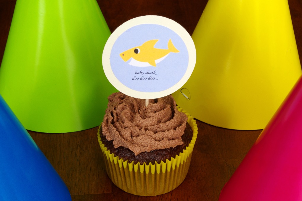 We recently threw my son a Baby Shark first birthday party! My favorite decorations by far were the Baby Shark cupcake toppers! | #babyshark #babysharkbirthday #babysharkbirthdayparty #babysharkfirstbirthday #babysharkfirstbday #funandfunctionalblog