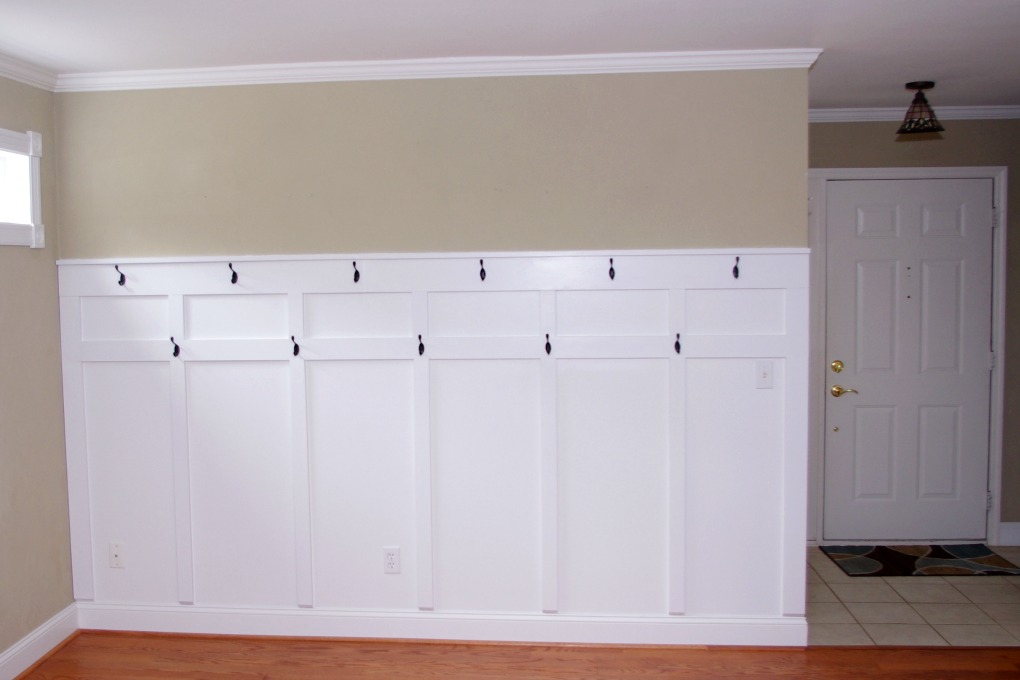 We added a board and batten treatment to the entryway wall in our house. With 11 hooks, it adds a lot more storage area for us! | #boardandbatten #entryway #organization #organizing #wall #funandfunctionalblog